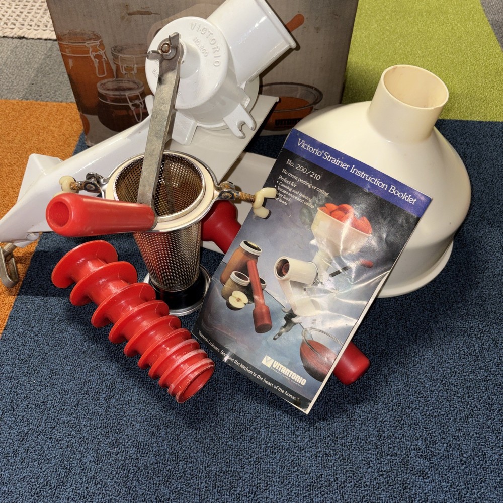 Victorio Vegetable & Fruit Strainer Complete No. 200 Original Box Complete