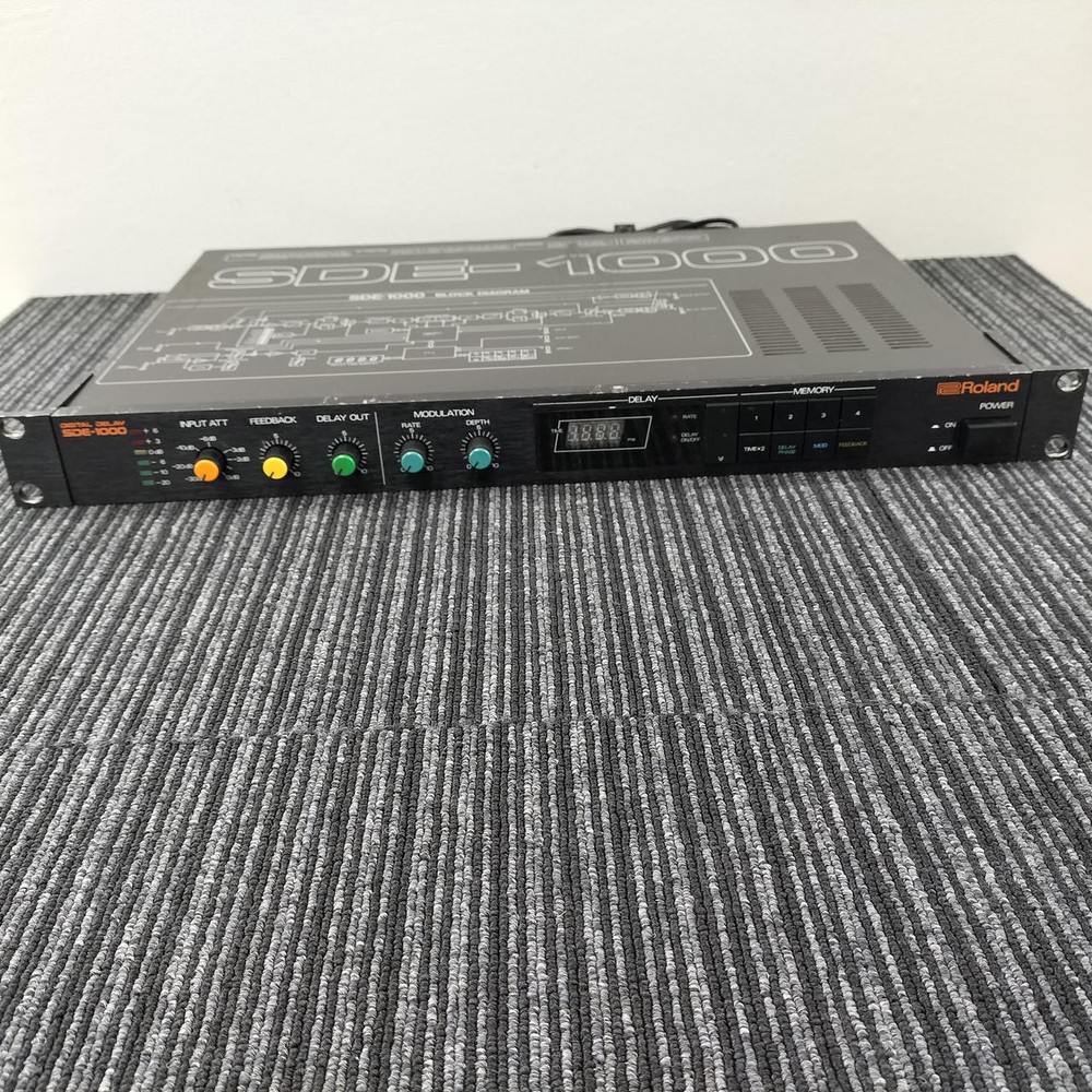 ROLAND SDE-1000 Digital Delay Unit