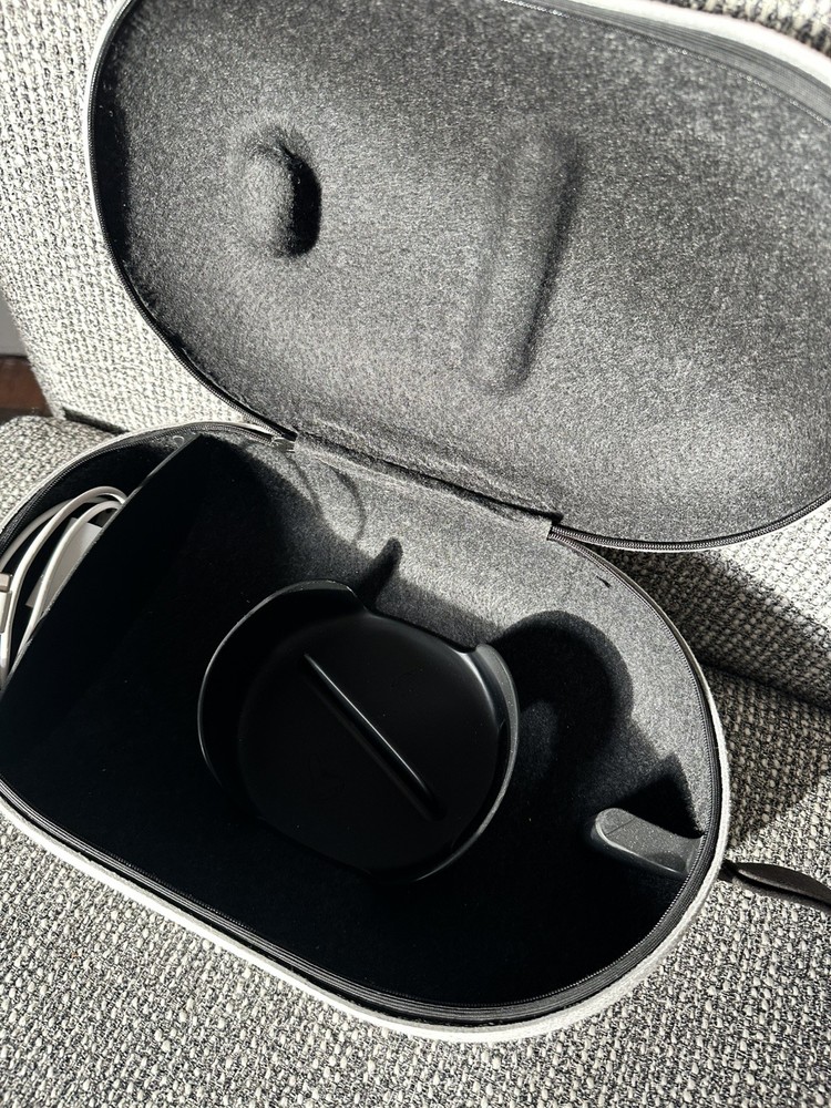 Meta Oculus Quest 2 Virtual Reality Headset With Carrying Case