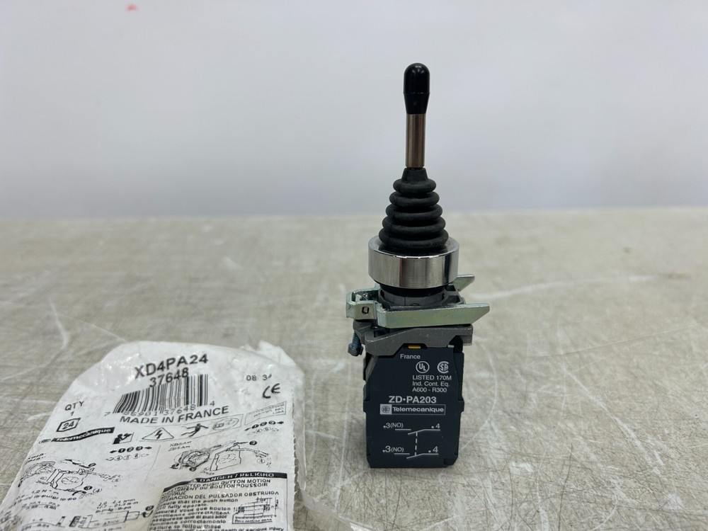 SCHNEIDER XD4PA24 Joystick Controller 4 Direction c/w Spring Return 54mm NEW