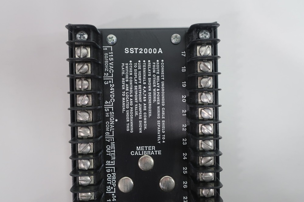 Dynalco SST-2000A-1 Speed Switch Transmitter 300v-ac 28v-dc