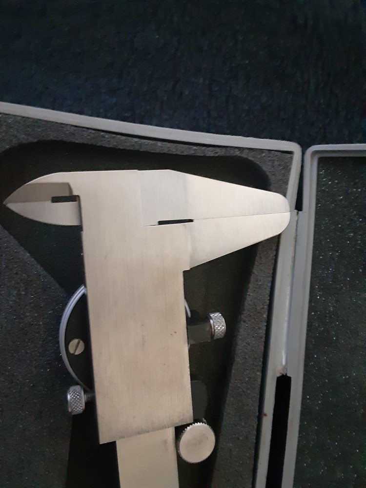 MITUTOYO 505-626 CALIPER W/ CASE