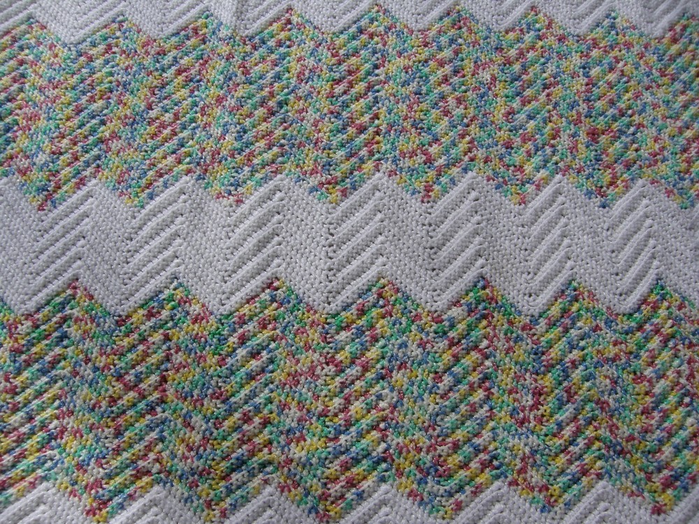 3342) Crochet Aphgan Throw White & Multi Color Chevron Pattern Handmade Used