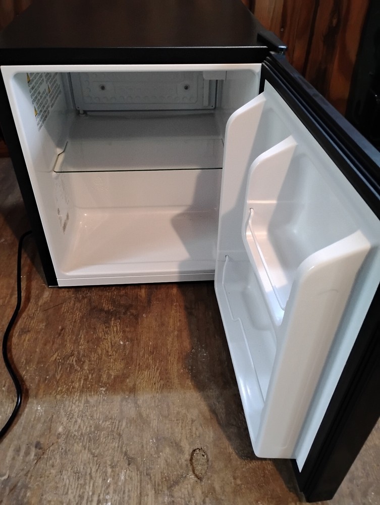 Black Mini Refrigerator 1.5 Cubic Feet