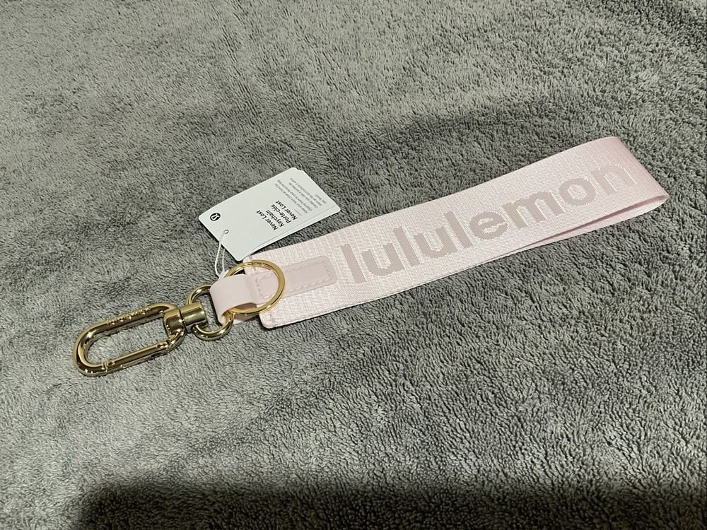 LULULEMON NEVER LOST KEYCHAIN BLISSFUL PINK/ LIGHT IVORY NWT!