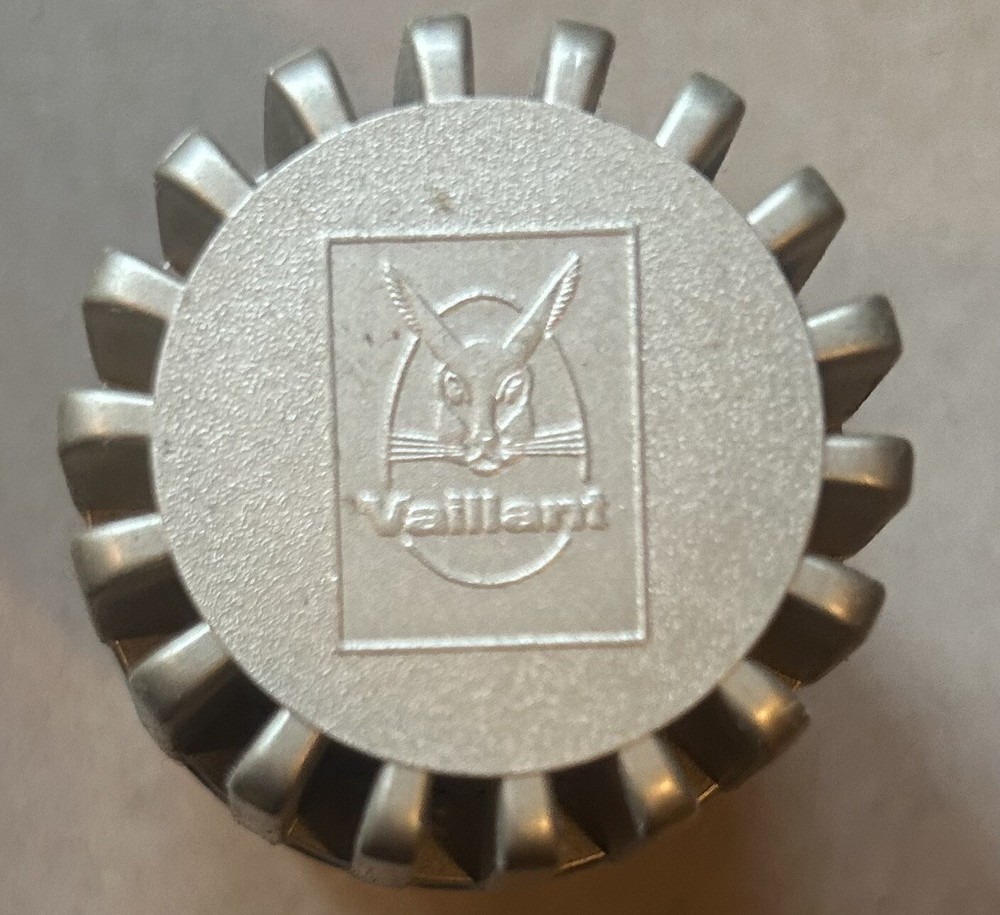 NOS VAILLANT VRHR 9697 THERMOSTATIC AUTOMATIC VALVE OPERATOR DIRECT SENSOR TYPE