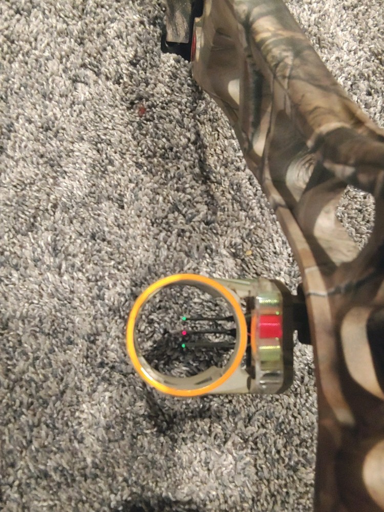 Hoyt Vector 32 RH Compound Bow Package 28in 60lbs.