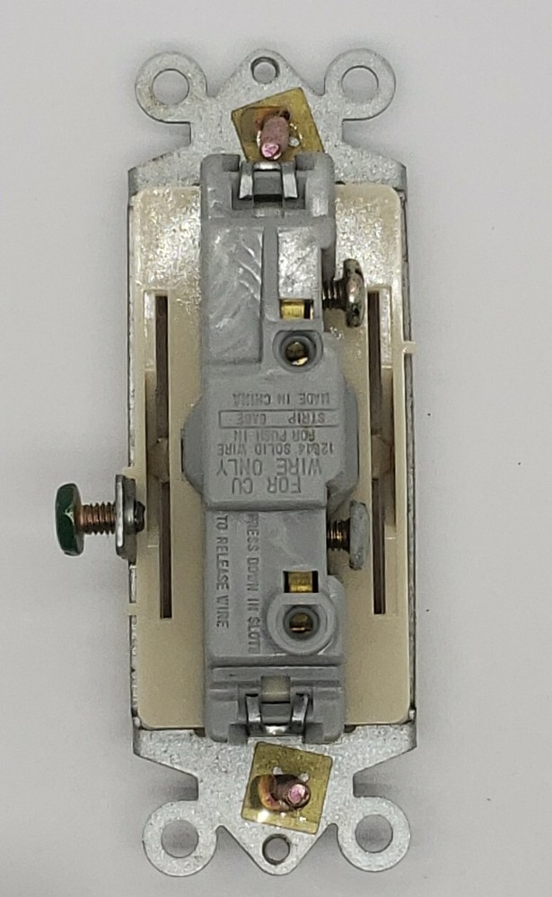 (10) Pack DS15-I Decorative Decora Single Pole Rocket Switch Ivory 120 Volt..