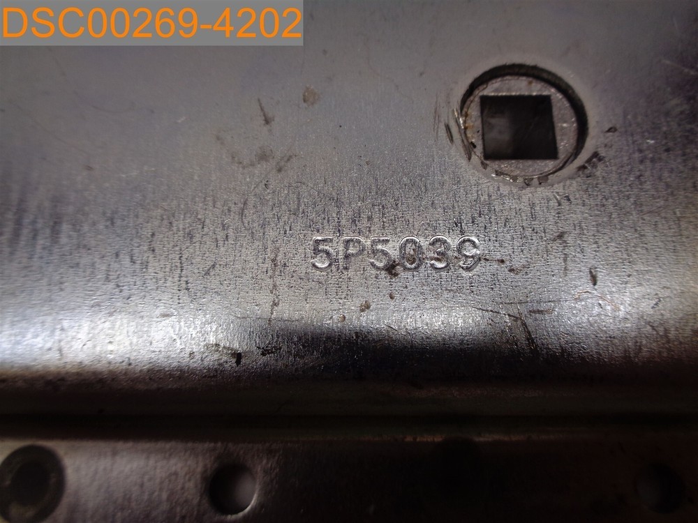 HAS LITTLE RUST: LATCH 5P5039