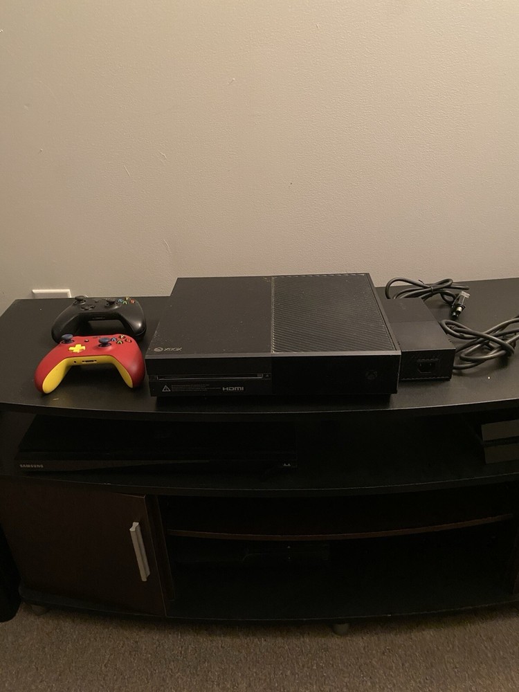 Xbox One Bundle With Extra Games And Controller