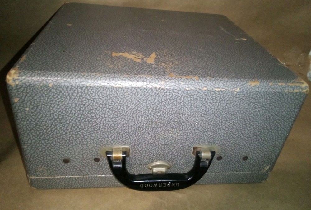 Underwood Leader Portable Typewriter with Case