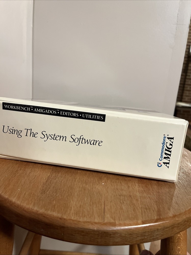 Commodore Amiga - Using the System Software Manual Binder 1991 Vintage Good Cond