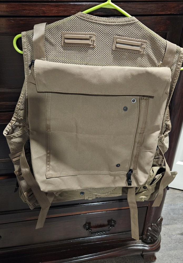 Ultimate Survival Technologies Snaptrack Vest. Complete W/ 9 Pouchs. Size Small