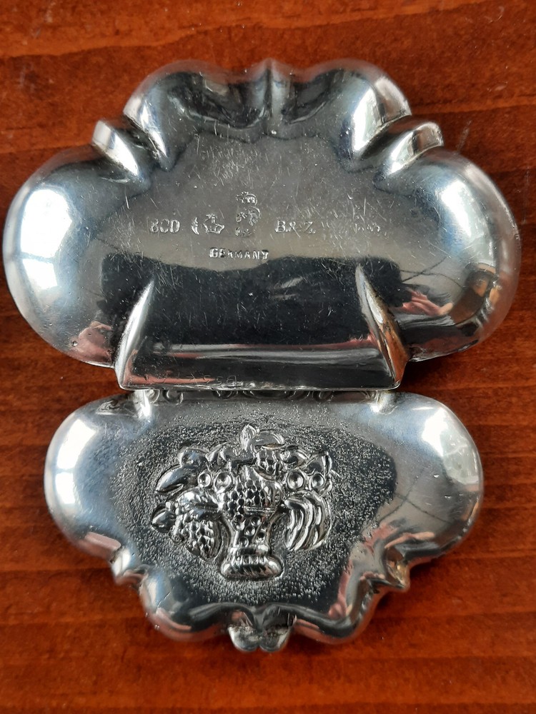 800 Silver Cast German Shell Shaped Trinket or Snuff Box