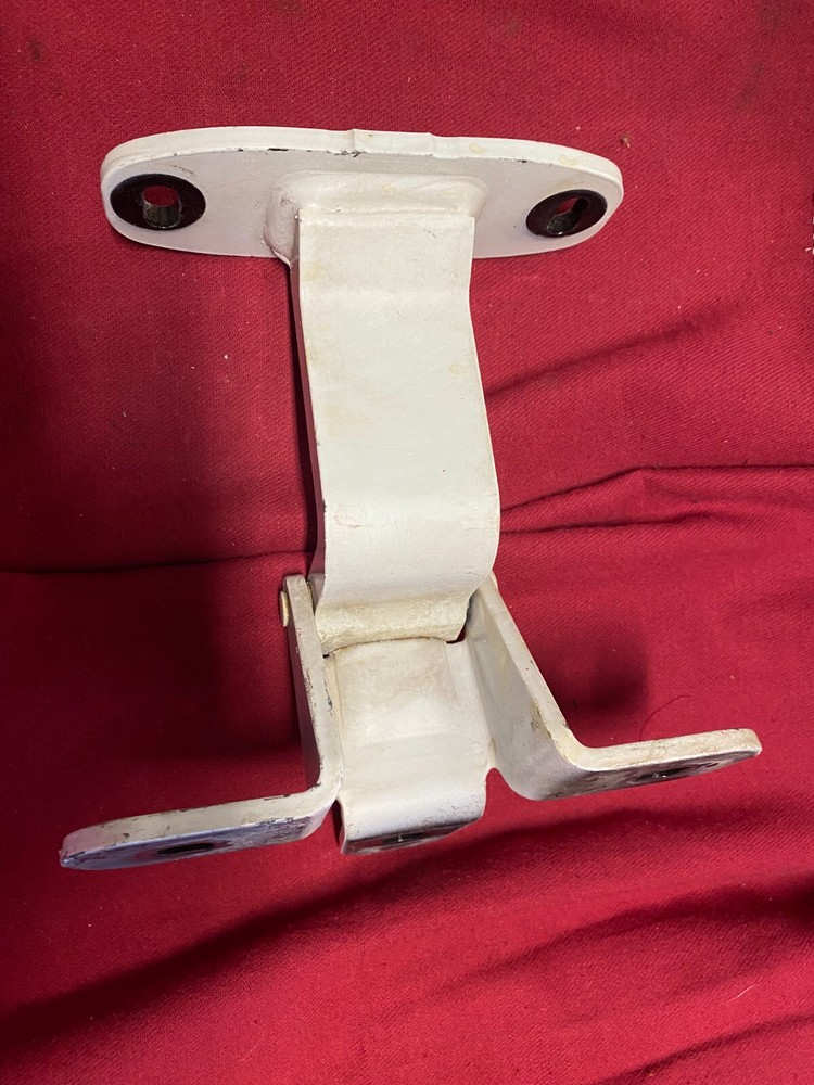 FREIGHTLINER CASCADIA DOOR HINGE LOWER, BOTTOM