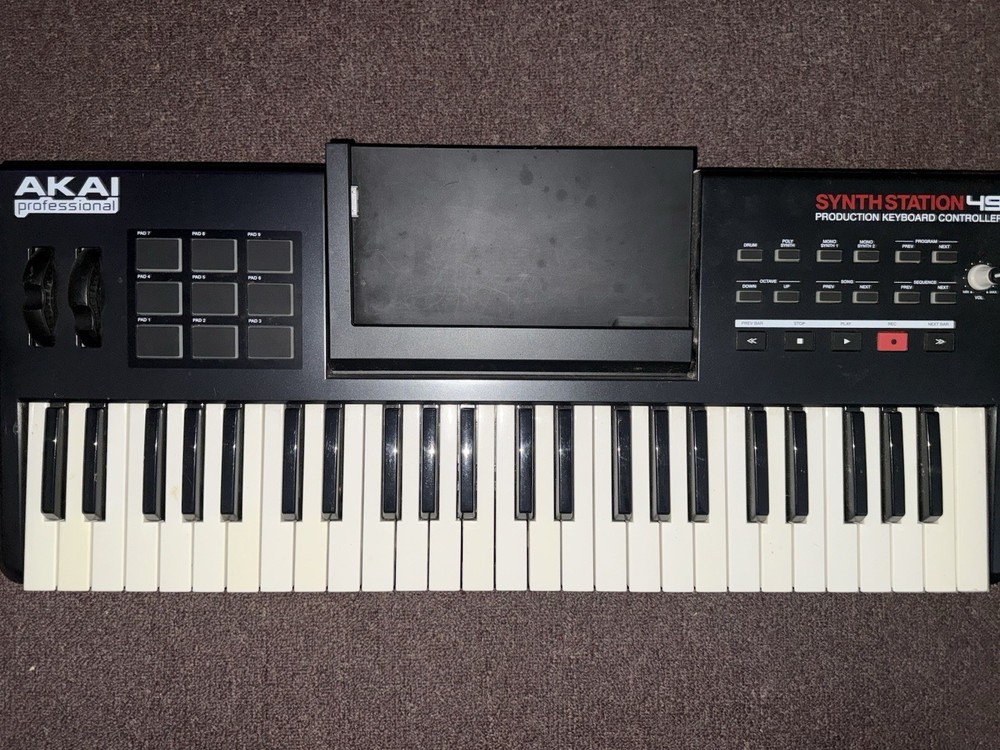 Akai SynthStation 49 Keyboard Controller Drum Pads Modulation Wheel USB