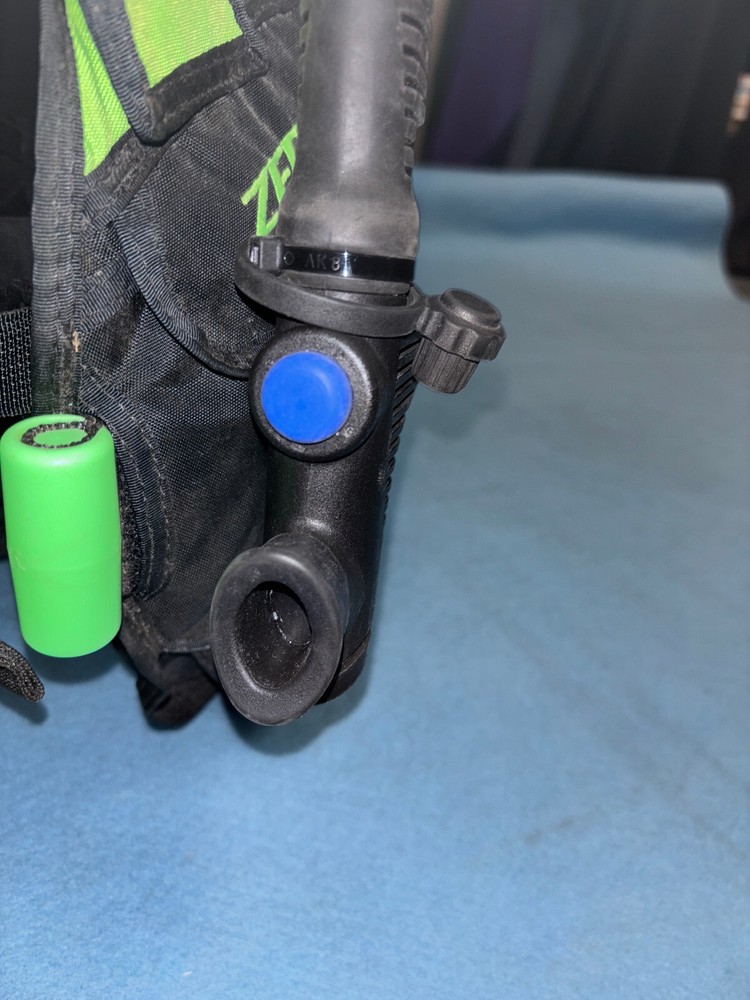 Used Zero Gravity Sea Quest BCD, Size Medium