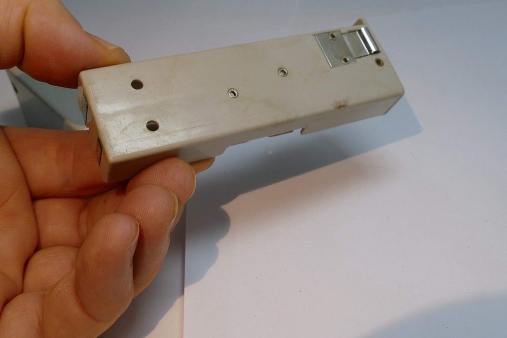 AA battery holder for a vintage flash
