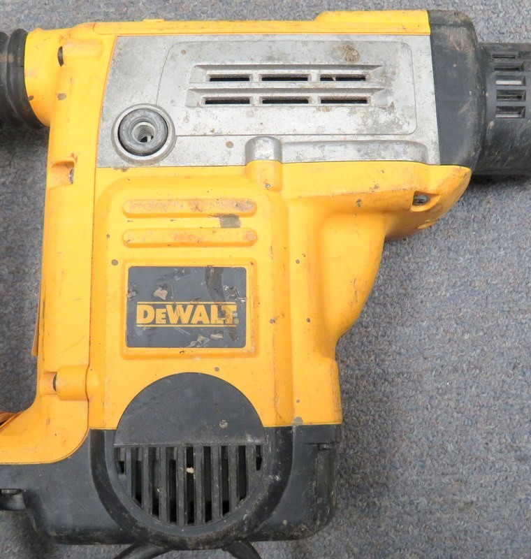 DEWALT D25602 1-3/4" SDS MAX ROTARY HAMMER DRILL W/ BITS