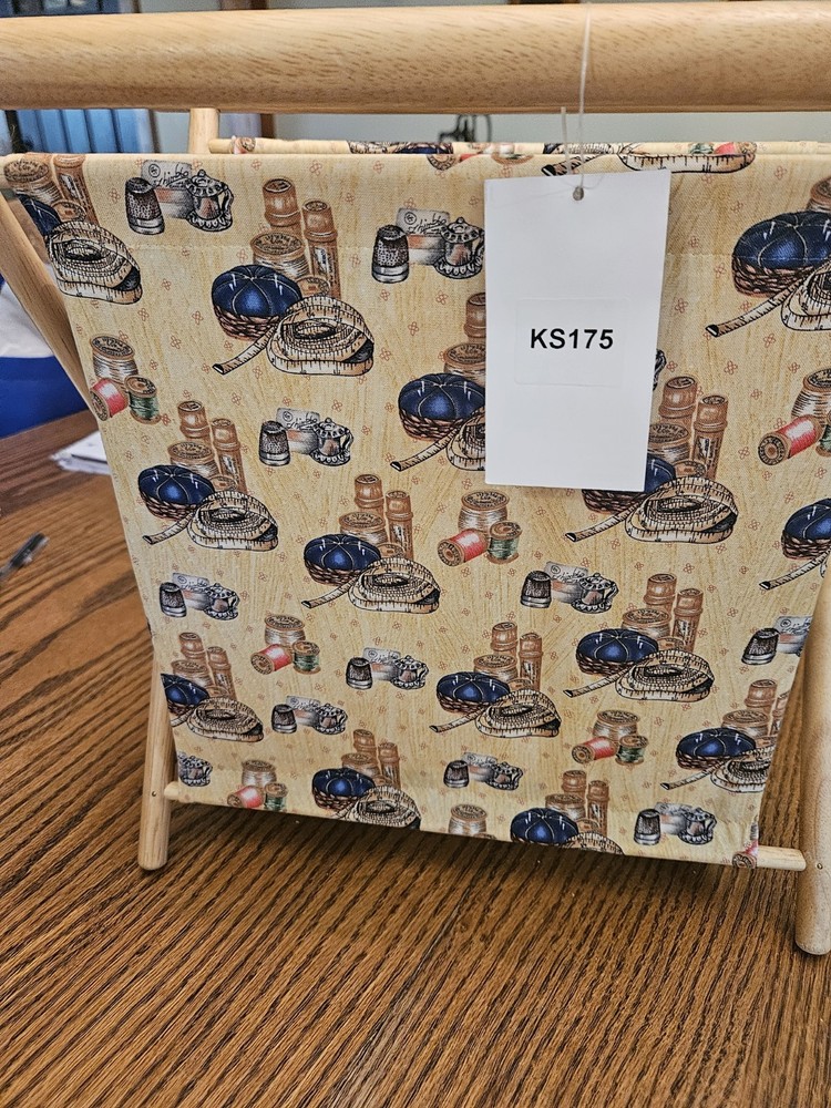 VTG FOLDING SEWING/KNITTING CADDY