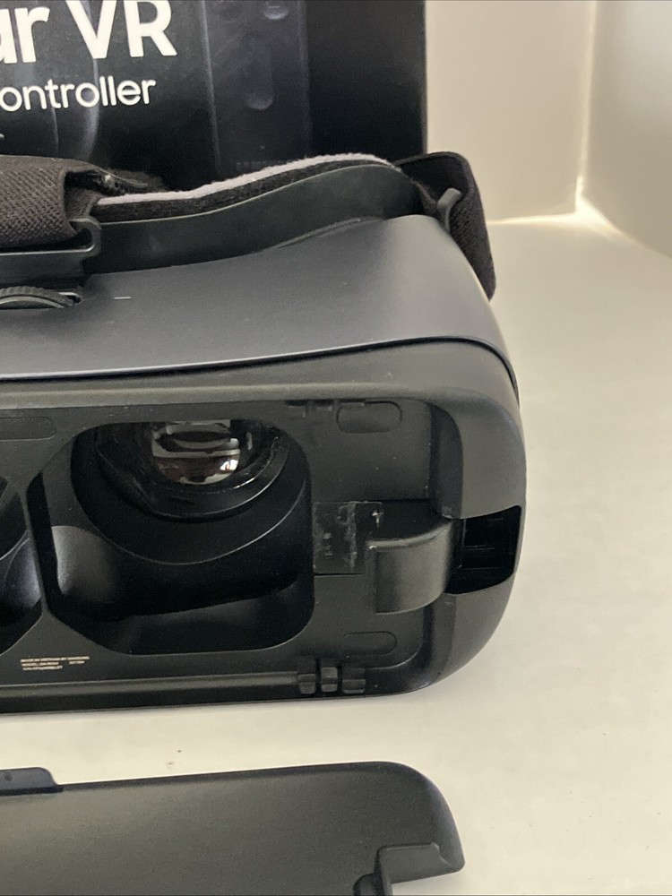 Virtual Reality Samsung SMR324 Gear VR with Controller - Black -Tested-