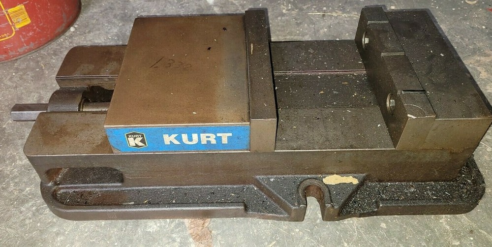 8" Kurt D80 Angle Lock Milling Machine Vise w/Jaws - No Handle