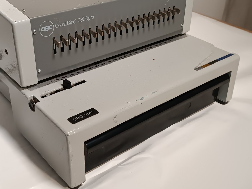 GBC CombBind C800PRO Electric Binding Machine, Binds 500 Sheets, Punches 25