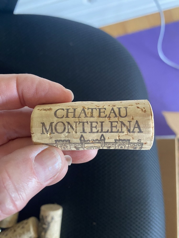 600 used natural wine corks