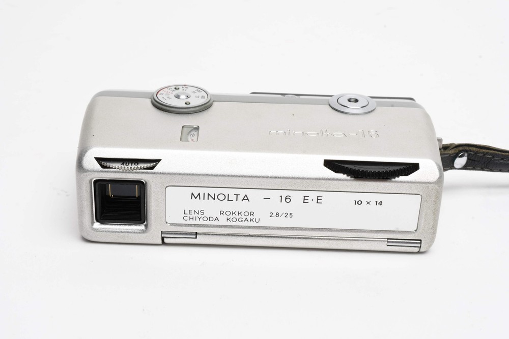 Minolta 16 E.E Subminiature camera, case, strap, Works! Clean (Silver)
