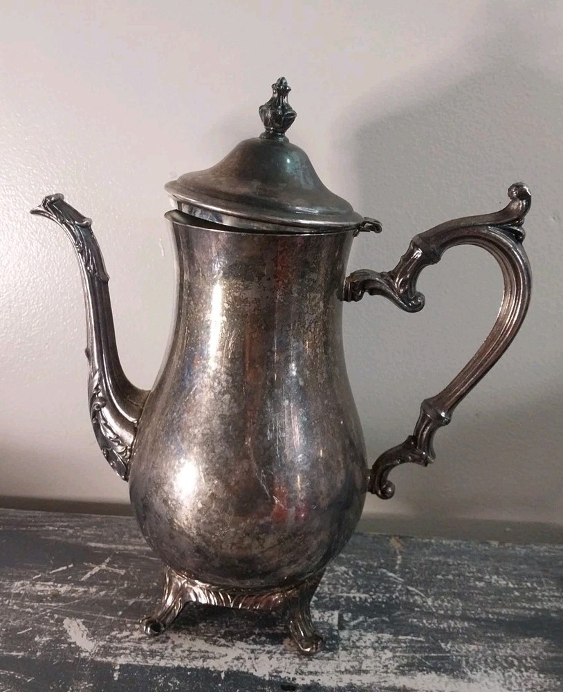 Wm. Rogers 800 Antique Silver Plate Lidded Coffee Pot