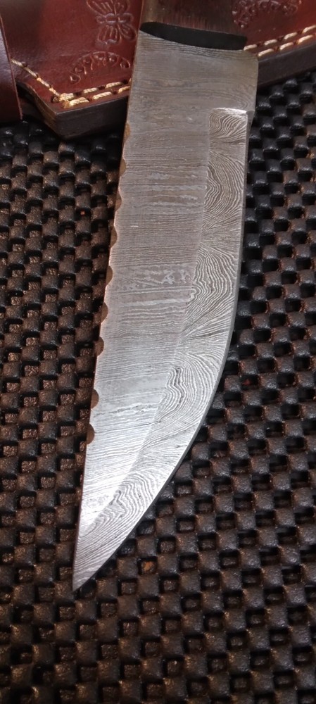 HAND MADE HUNTING KNIFE DAMASCUS