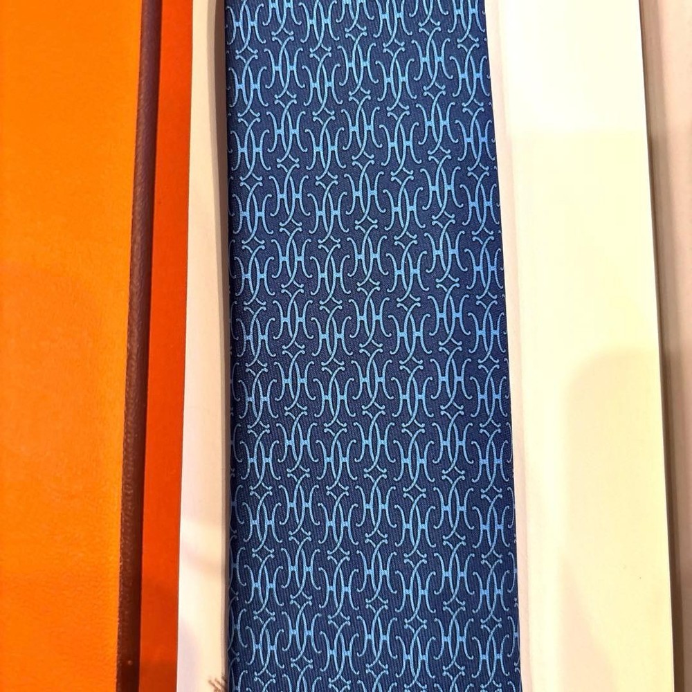 Hermès Tie with Box & Bag Unused Elegant Gift Accessory