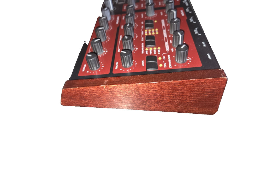 Access Virus B Desktop Digital Synthesizer excellent condition