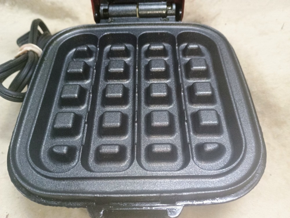 Dash Waffle Maker machine Fast Breakfast Maker 4.5" DWSM200GBRD06
