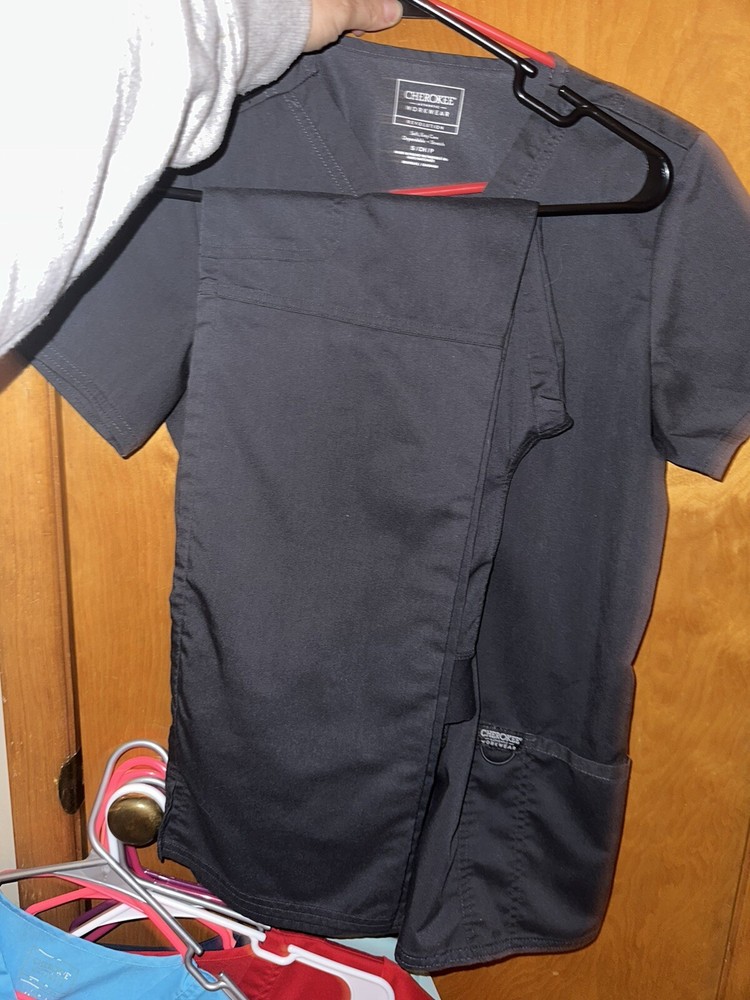 Cherokee Srubs Set size small