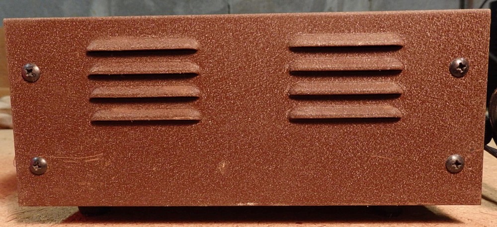 Vecor Model 758C 4 amp, 12VDC solid state, regulated power supply