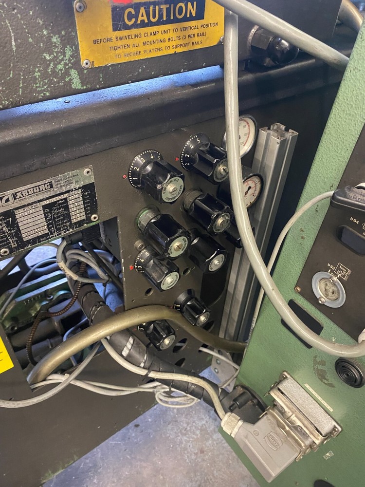Arburg 28 ton plastic injection machine