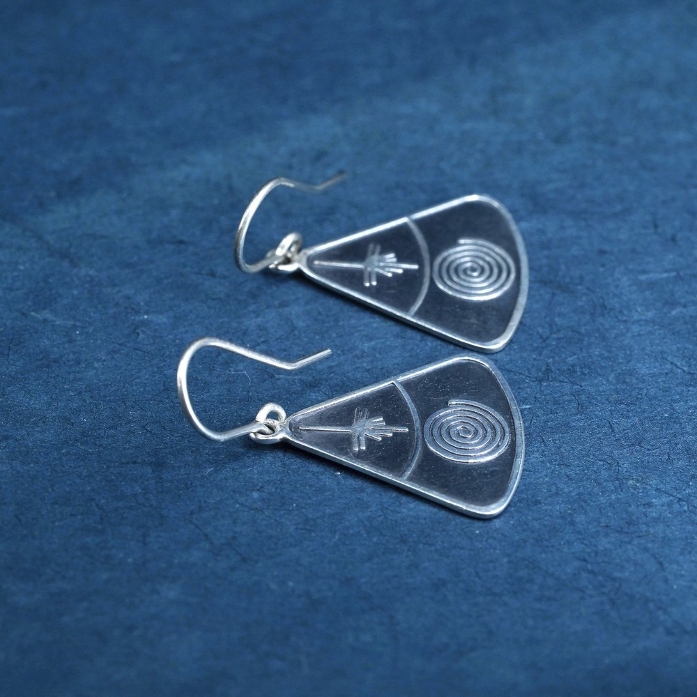 VTG Native American designer sterling 925 silver patterned triangular earrings