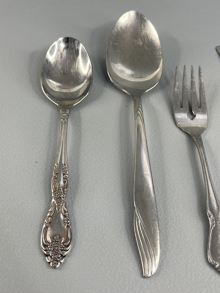Oneida 4 Piece Spoon, Fork, Knife Lot - Several Styles