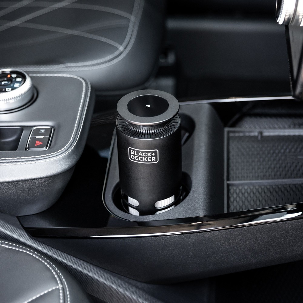 BLACK + DECKER CAR / OFFICE PERSONAL AIR PURIFIER .