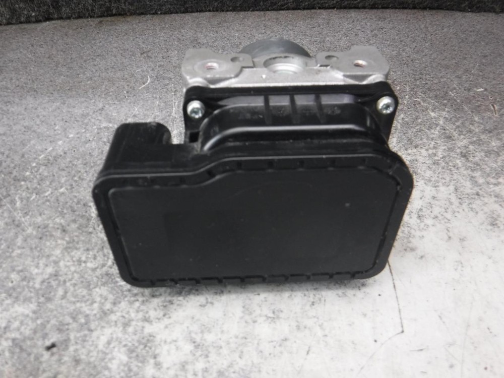 13 Triumph Thunderbird ABS Pump Module Modulator 446