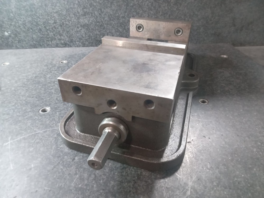 Kurt D60 Milling Vise 6" NO HANDLE