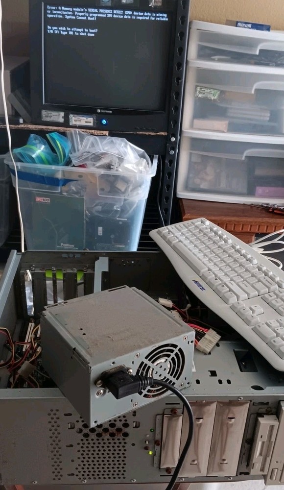Gateway Professional 933MHz Intel Pentium III 128MB RAM Computer Tower PC Vintag
