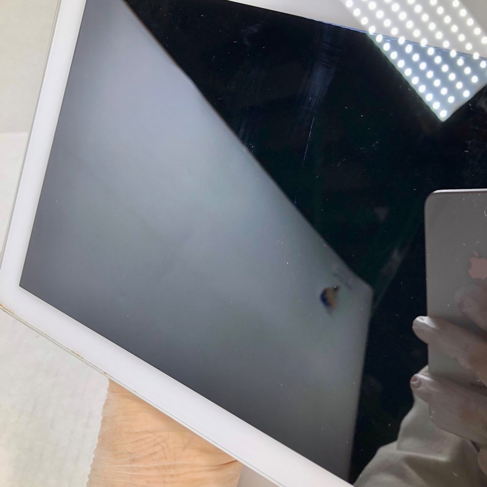 Amazon Echo Show 10 (3rd Generation) White Wireless Alexa Smart Speaker (T4E4AT)