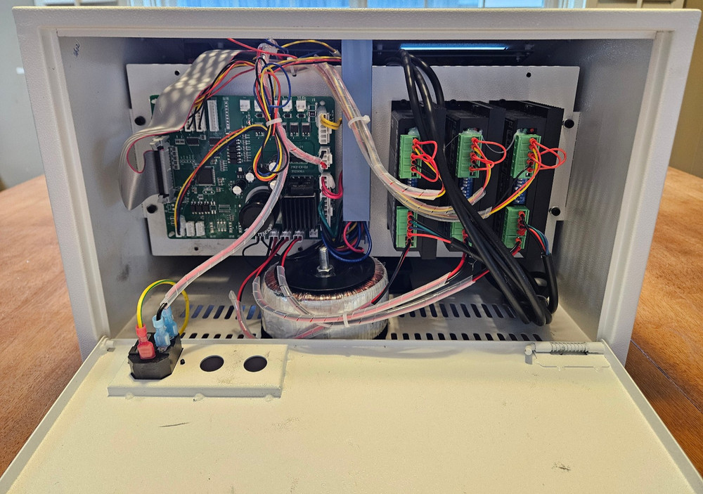 AUTOMATIC COMPUTER WIRE STRIPPING MACHINE