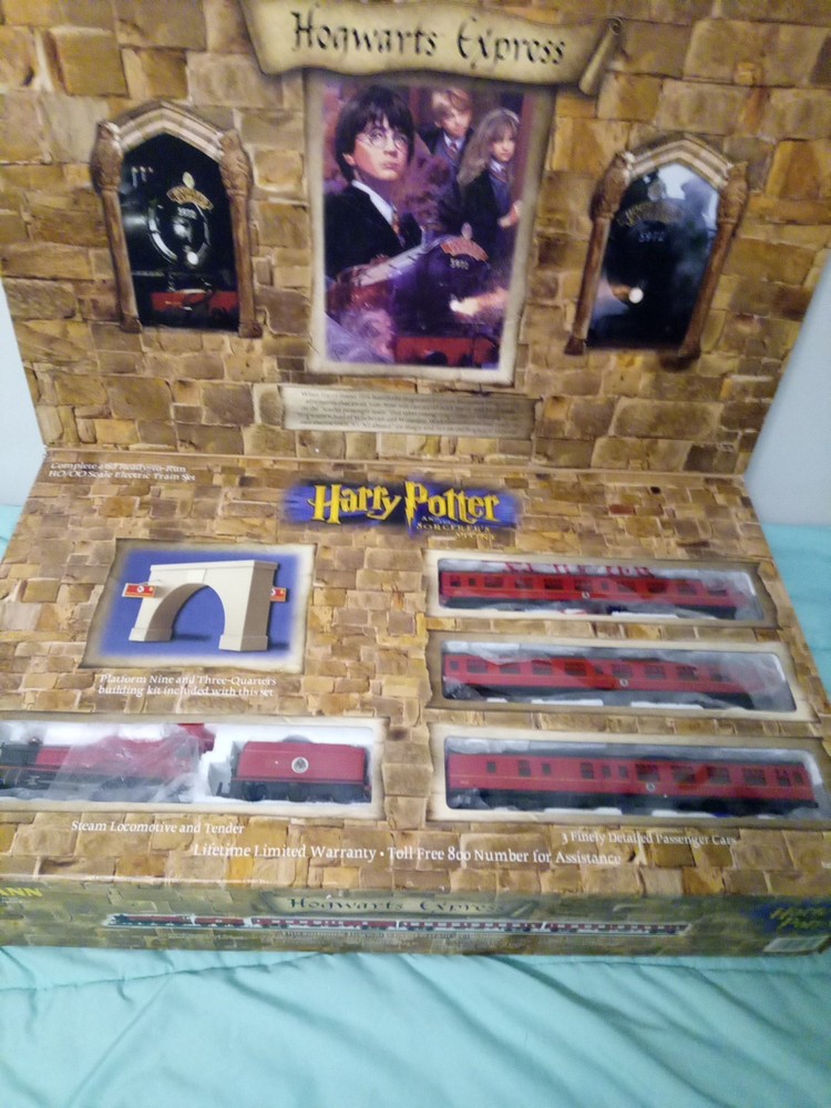 2001 Harry Potter HOGWARTS EXPRESS Bachmann HO Train Set