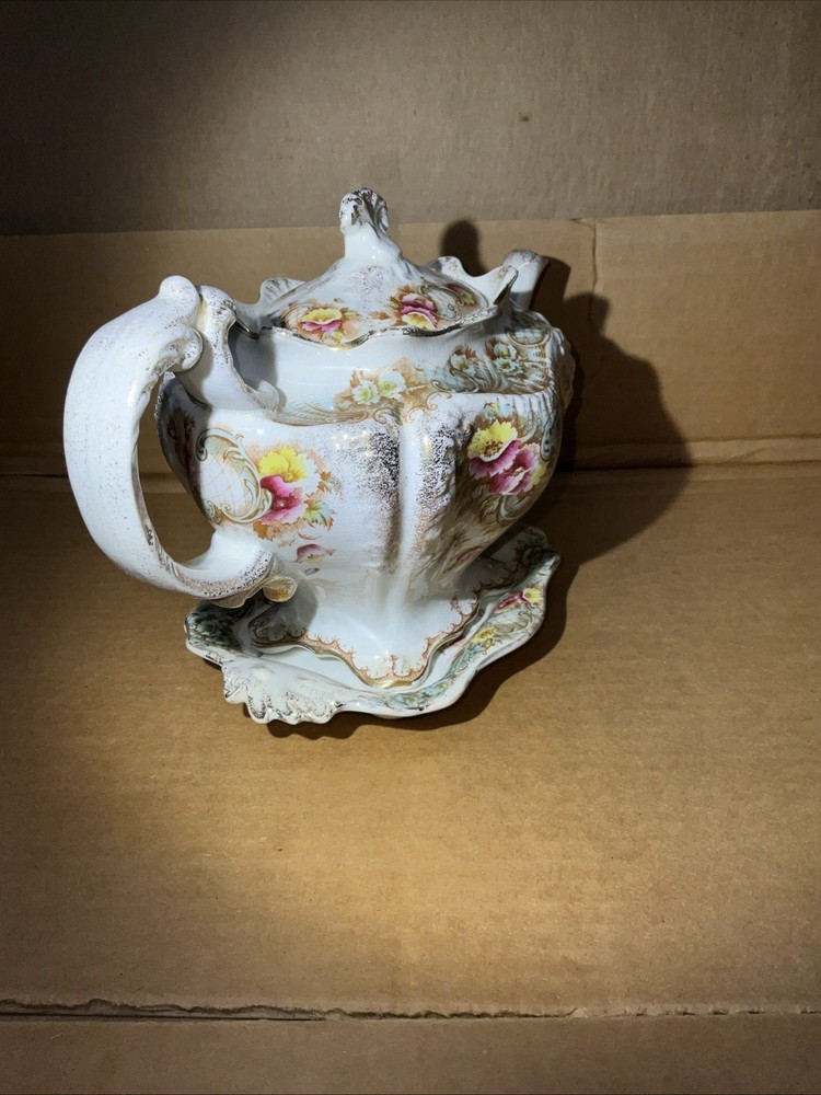 Albion pottery UK WILTON pattern teapot CIRCA 1920 Small Chip