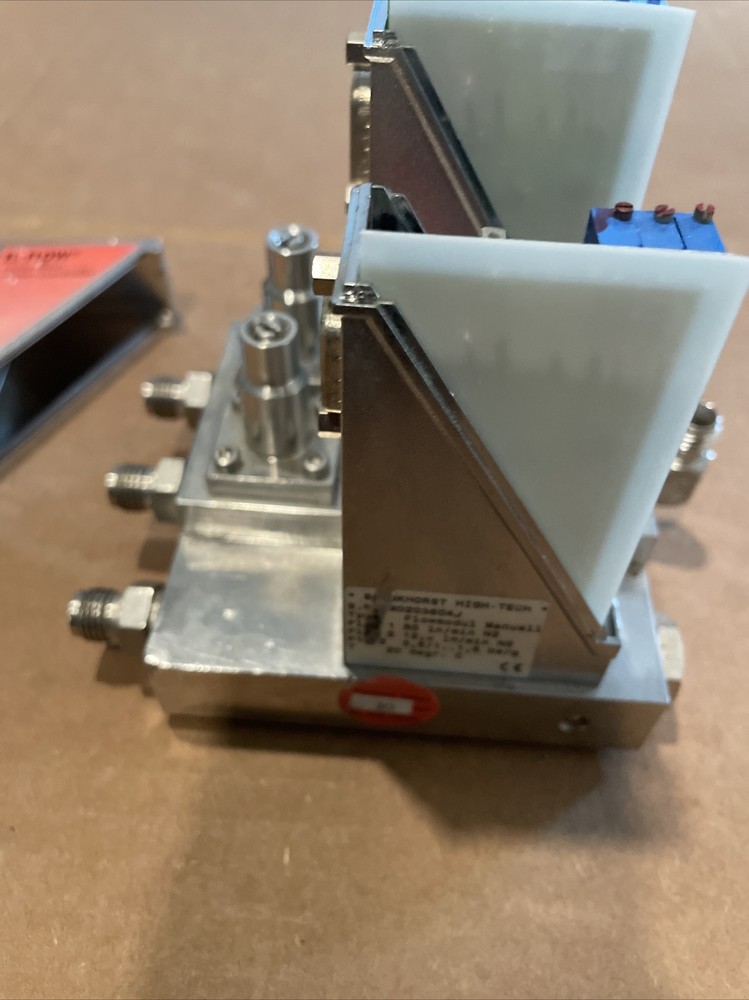 BRONKHORST MASS FLOW METER/CONTROLLER N2 50LN/MIN A15