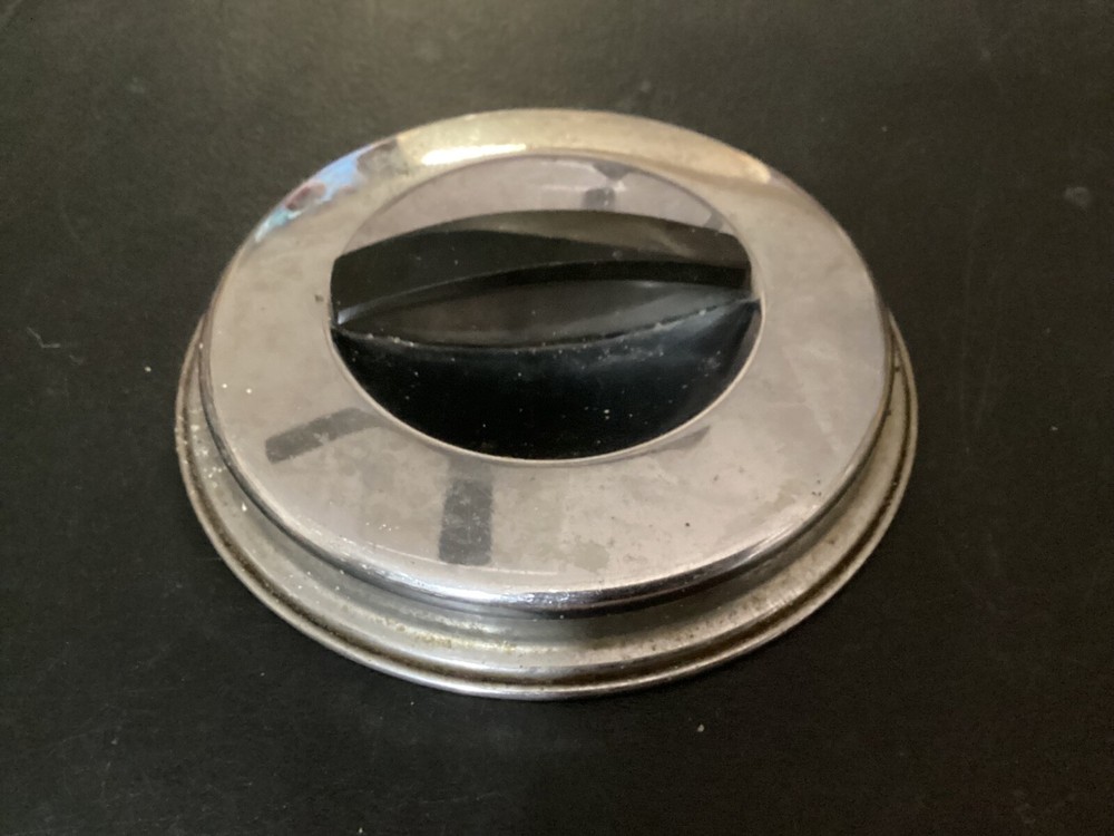 Silver Color Metal Lid with Long Rectangle Handle to Something