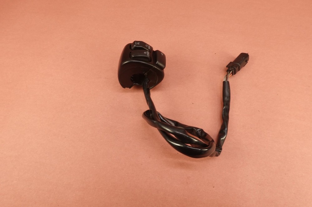 2009-2017 Harley VRSCF Muscle V-Rod Right Control Start Stop Switch